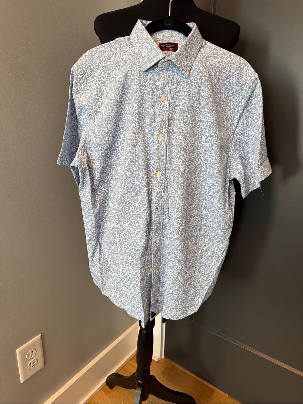UNTUCKit Light Blue Micro Floral Short-Sleeve Button-Down Shirt